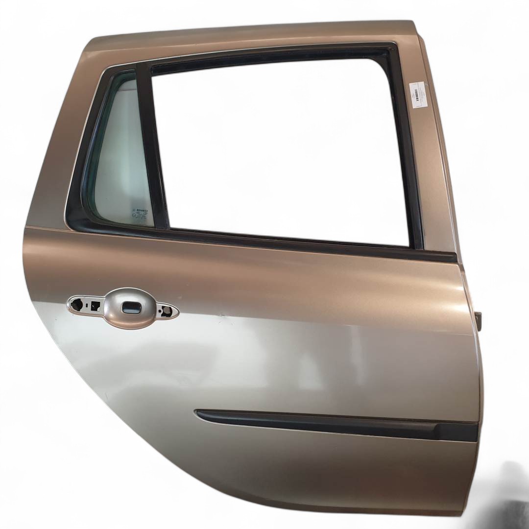 #1395915 PUERTA TRASERA DERECHA