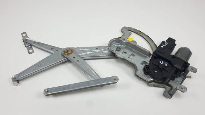 #1024229 ELEVALUNAS DELANTERO DERECHO