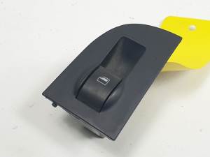 MANDO ELEVALUNAS TRASERO DERECHO - AUDI - #680274