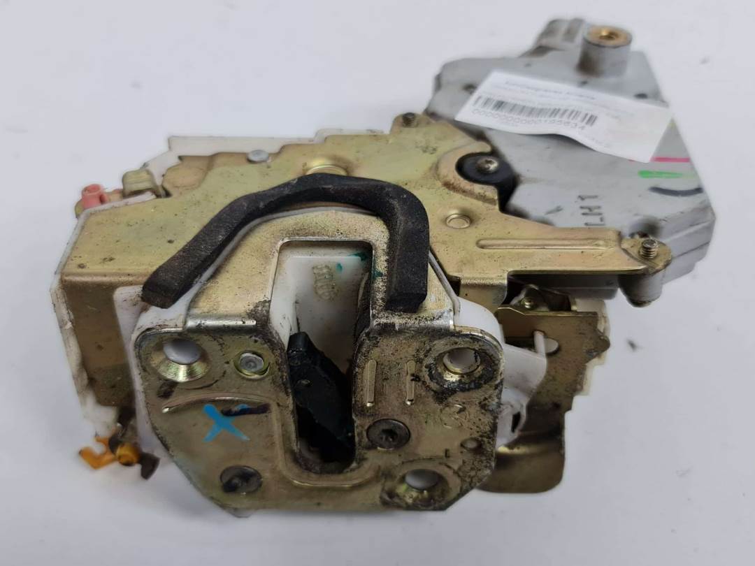 CERRADURA PUERTA DELANTERA IZQUIERDA - NISSAN - PRIMERA BERLINA (P11)