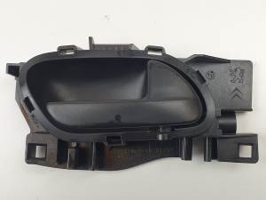 #3068578 MANETA INTERIOR DELANTERA DERECHA